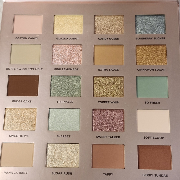 ICONIC London Treat Yourself Eyeshadow Palette 20 Pan - Picture 2 of 5